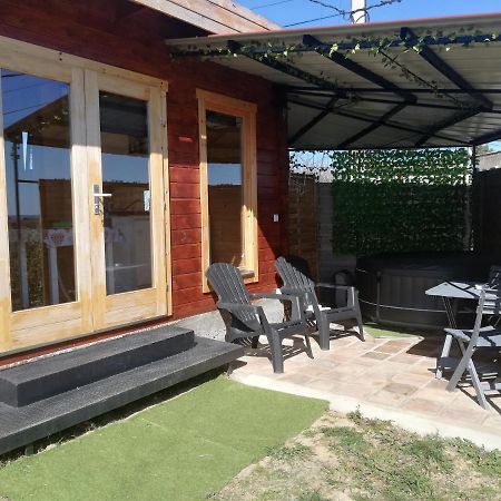 Charmant Chalet Pour 2 Personnes Spa Prive Massillargues-Attuech Ngoại thất bức ảnh