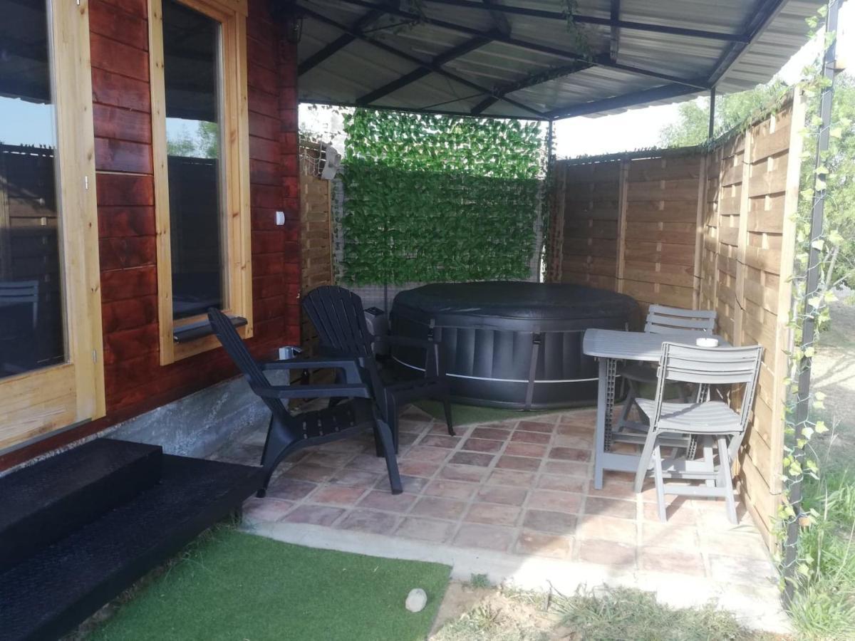 Charmant Chalet Pour 2 Personnes Spa Prive Massillargues-Attuech Ngoại thất bức ảnh